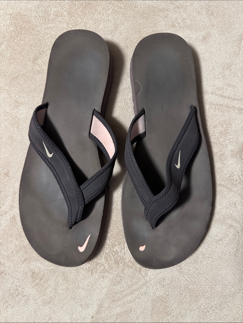 Nike Women’s Chocolate Brown and Pink Flip-flop sandals